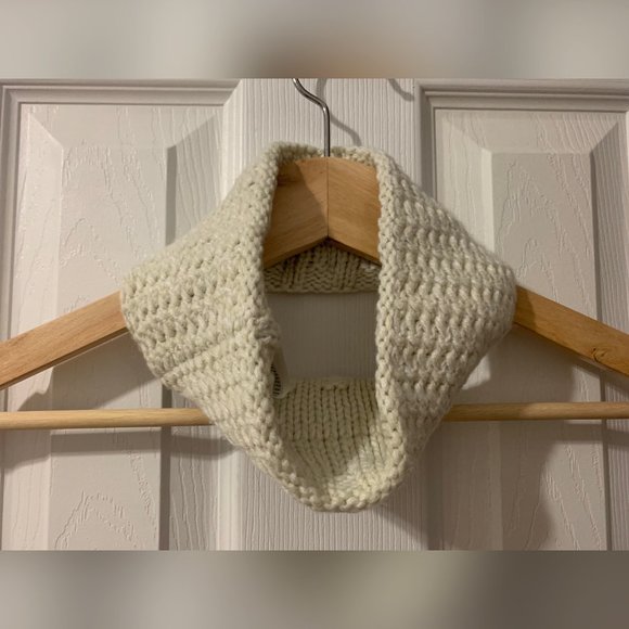 Vans White Knit Scarf - Picture 2 of 5